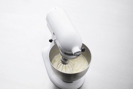 Whipping cream with mixer step2 Whipping cream with mixer step2